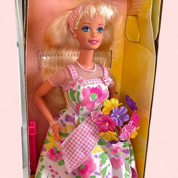 NRFB Barbie Doll Avon Spring Petals 1996 Mattel 16746 Blonde - Picture 2 of 6